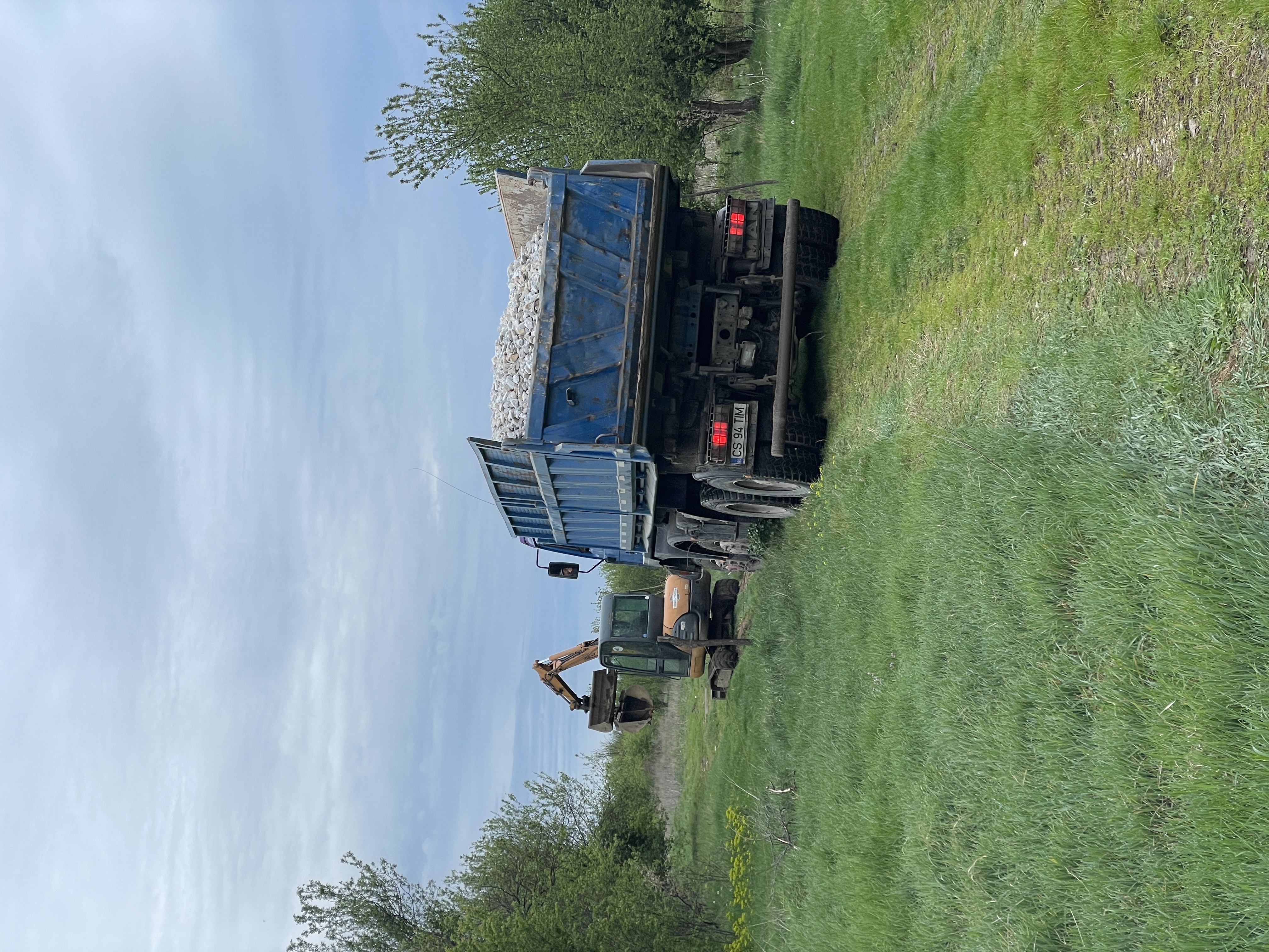 Livrare agregate cu basculanta in Caras-Severin