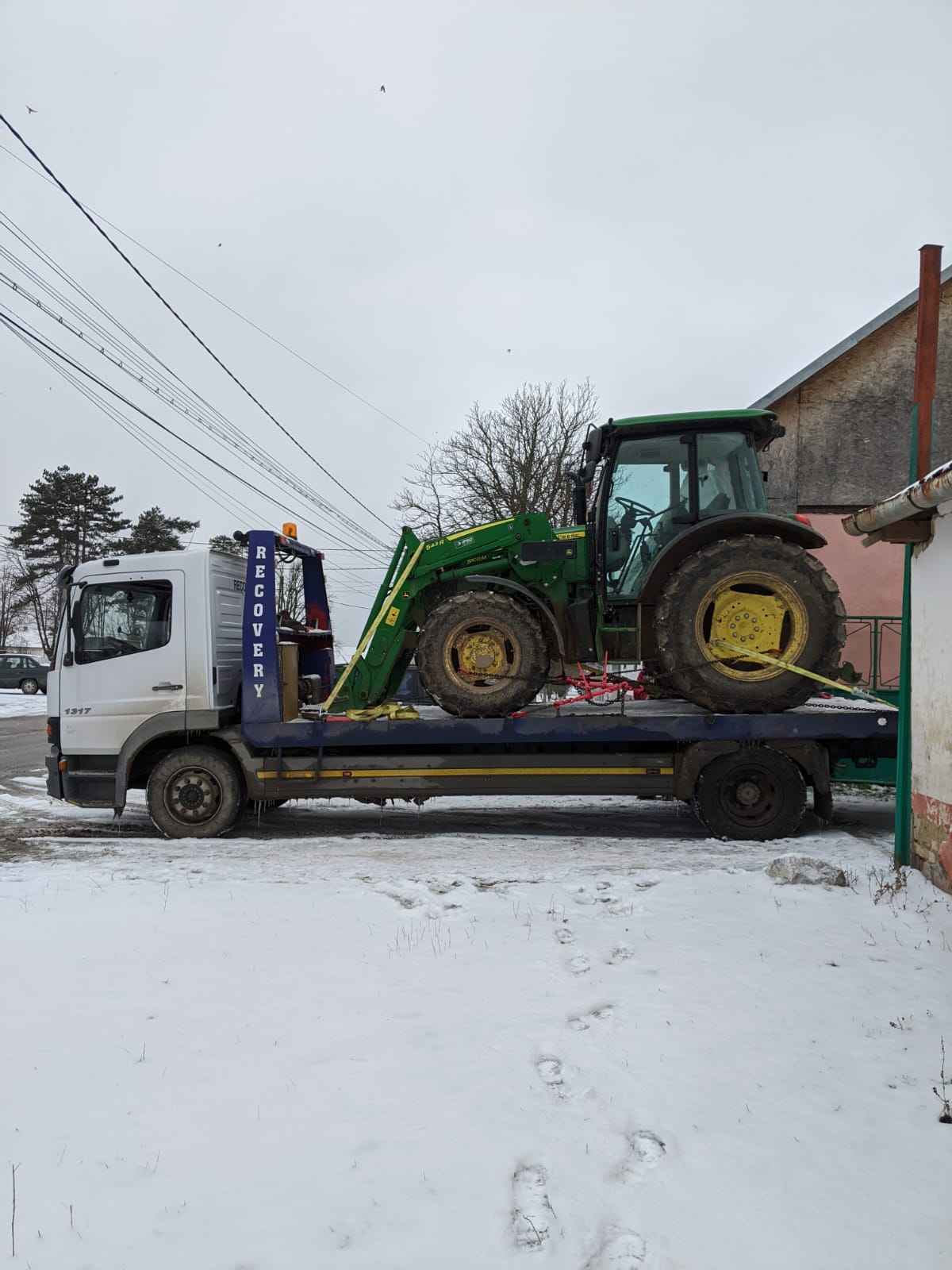 Transport tractor John Deere pe platforma